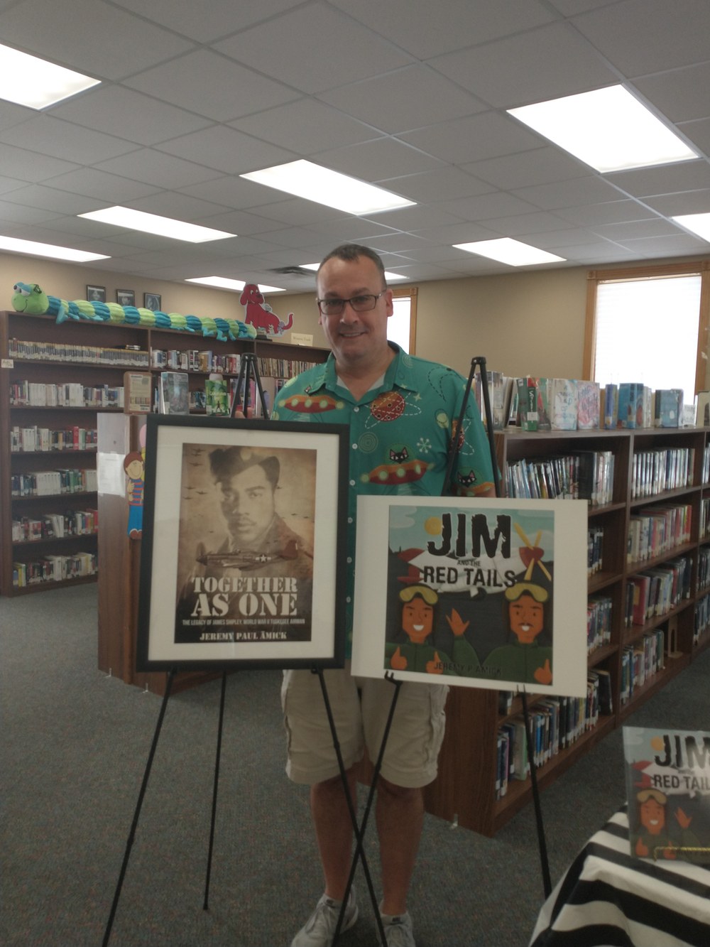 picture of Jeremy Amick during book signing