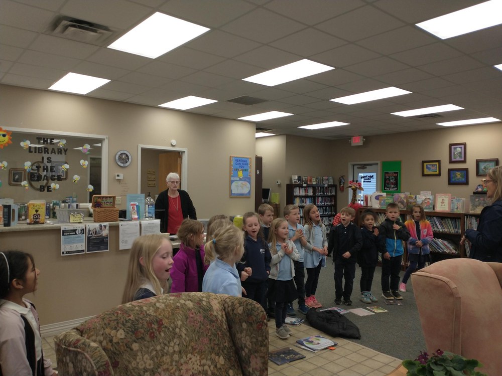 picture of children singing